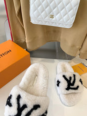 LV WOMEN'S PASEO FLAT SLIPPER IN WHITE FLEECE WITH BLACK LOGO