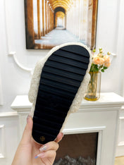LV FLAT SLIPPER IN WHITE MIX BRIGHT PINK SHEARLING