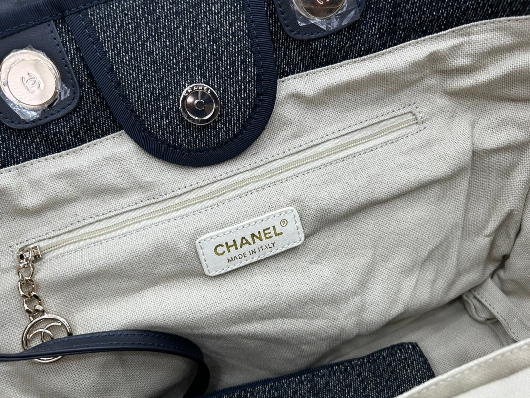 CC DEAUVILLE LARGE 38 TOTE BAG IN DARK NAVY CANVAS WITH WHITE LOGO EMBROIDERED