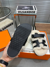 CHYPRE SLIPPERS IN BEIGE LAMB WOOL AND BLACK CALFSKIN