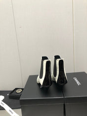 SHORT BOOTS IN WHITE MIX BLACK SHEEPSKIN