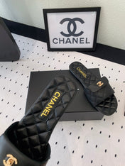 CC SLIPPERS IN BLACK CALFSKIN