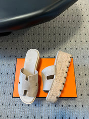 EZE SANDAL PLATFORM 85 MM IN PALE GRAY SUEDE