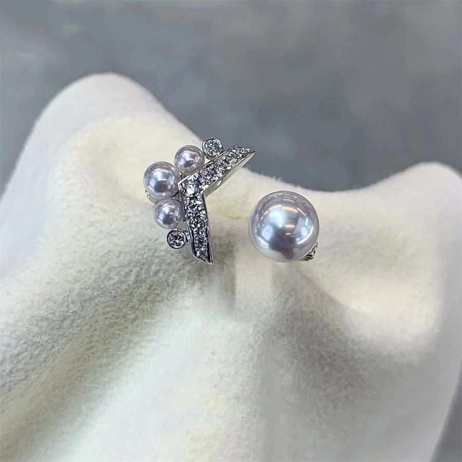 Chaumet-Josephine-Aigrette-Ring-White-Gold-Pearls-Diamonds-085044-coral-4-900x900_ff49099f-52f3-47aa-9a1c-9d15c5666760.jpg