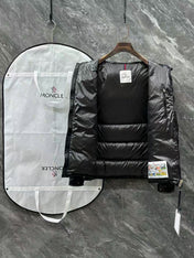 MONCLER PUFFER JACKET IN BLACK
