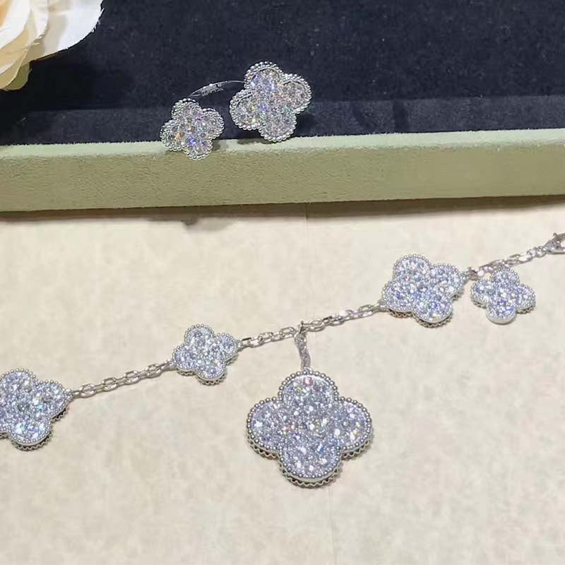 Van-Cleef-Arpels-18k-White-Gold-5-Motifs-Diamond-Magic-Alhambra-Clover-Bracelet-VCARN9MQ00-1_82452fba-212c-45a1-9ad1-02d3b39842c1.jpg