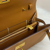 HM KELLY CLASSIQUE TO GO WALLET 20 IN BROWN CALFSKIN GOLD HARDWARE