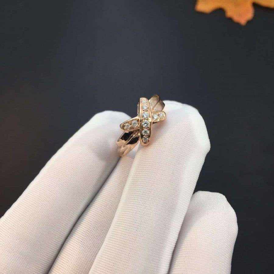 chaumet-jeux-de-liens-ring-rose-gold-diamonds-081239-coral-2-900x900_112024c8-8f52-425a-8c95-98ebf26ead26.jpg