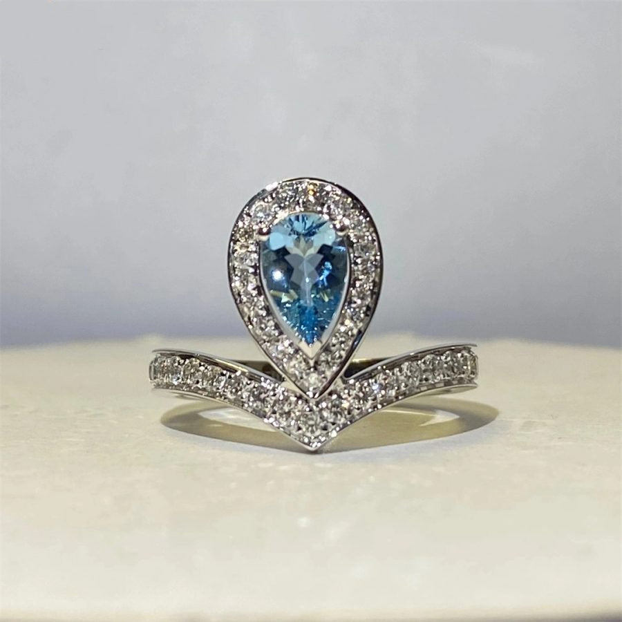 chaumet-josephine-aigrette-ring-white-gold-diamonds-083297-coral-20-900x900_b1a577d6-cb55-4aa1-b3e4-20ec96e87dab.jpg