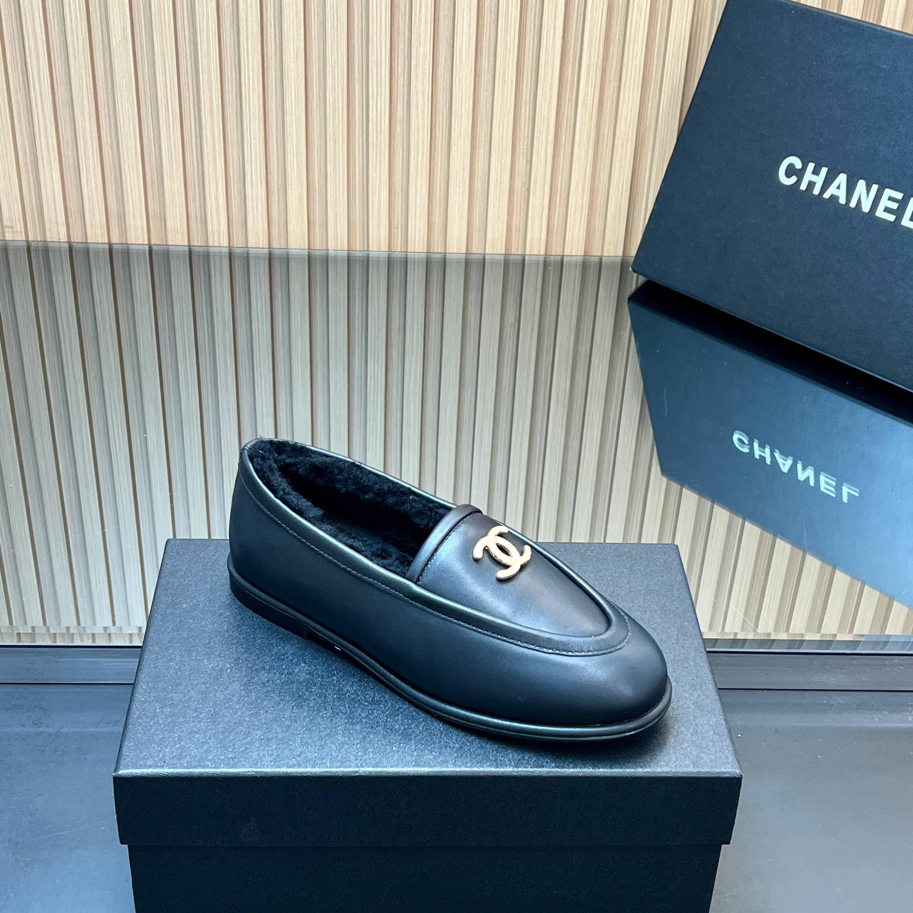 CHANEL 25S MARY JANE BALLET FLATS IN BLACK CALFSKIN AND SOLF FLEECE LINING