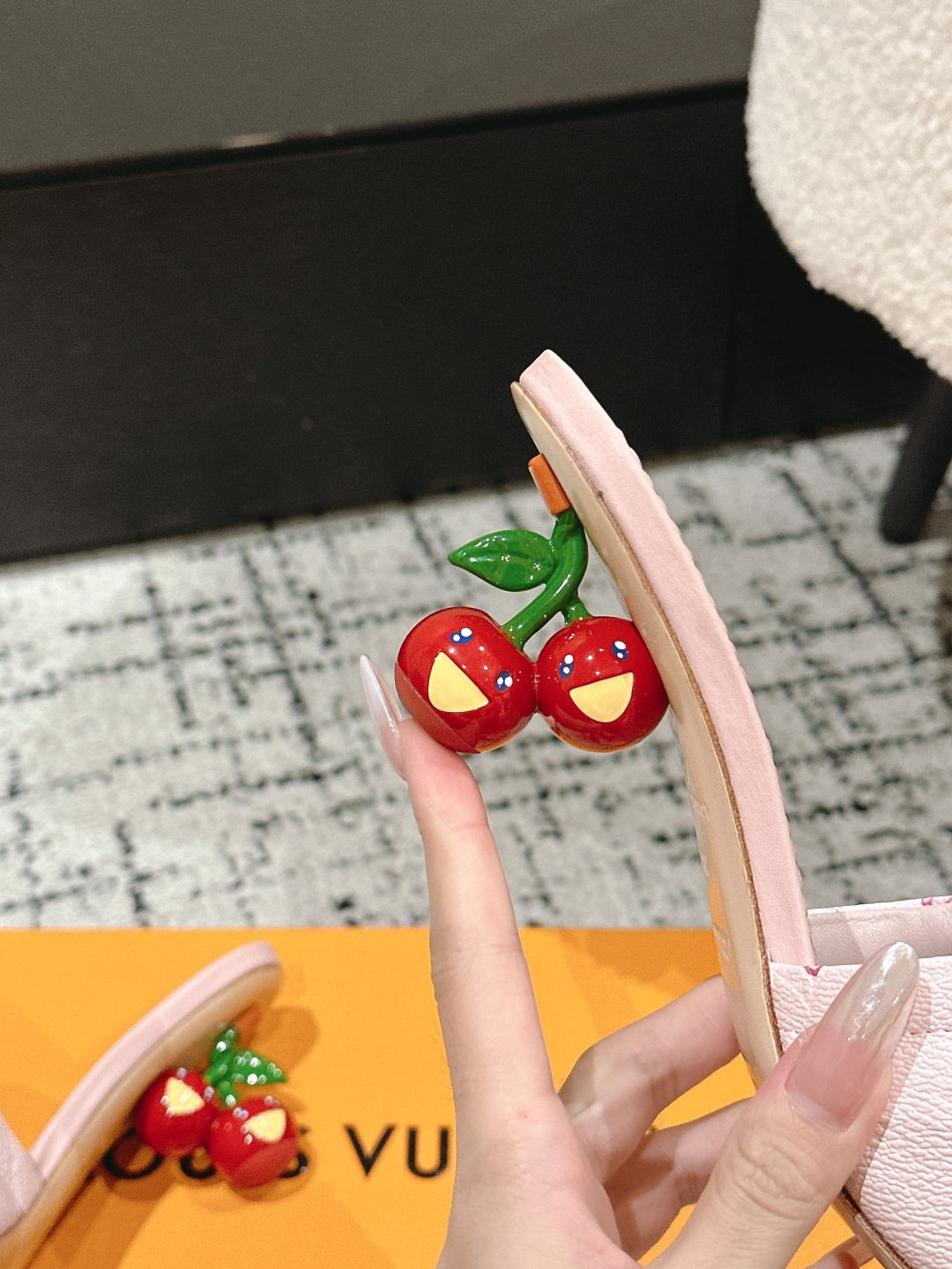 LV CHERRY HIGH HEELS 25S 55 MM IN LIGHT PINK CALFSKIN STYLE 1