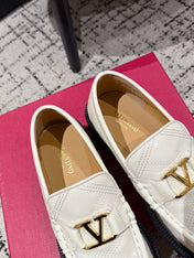 VLTN LOAFER 25S IN CREAM WHITE CALFSKIN WITH GOLD HARDWARE