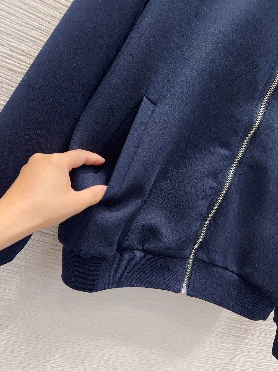 PRADA 26S SUIT 677