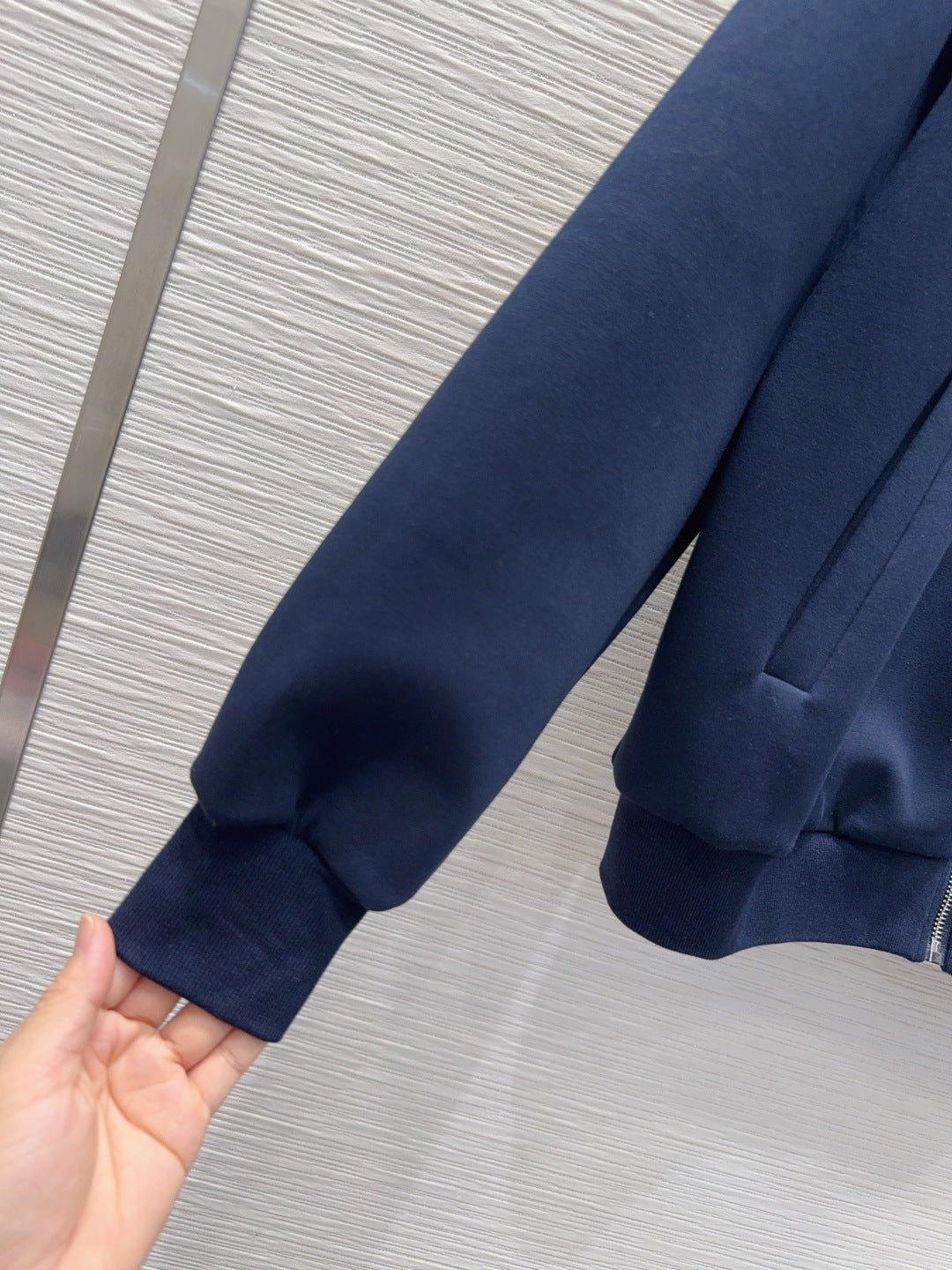 PRADA 26S SUIT 677