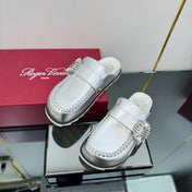 SLIDY VIV' MULES IN SILVER PATENT CALFSKIN