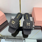 MATELASSÉ SLIDES IN BLACK CALFSKIN