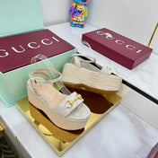 GG HIGH WEDGE SANDALS IN LIGHT BEIGE FABRIC AND RAFFIA WITH GOLD HARDWARE