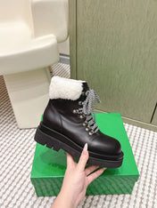 BOTTEGA VENETA 26S LUG ANKLE BOOTS IN BLACK CALFSKIN AND WHITE WOOL