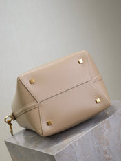 YSL 25S LE 5 À 7 BUCKET 26 IN NUDE CALFSKIN GOLD HARDWARE