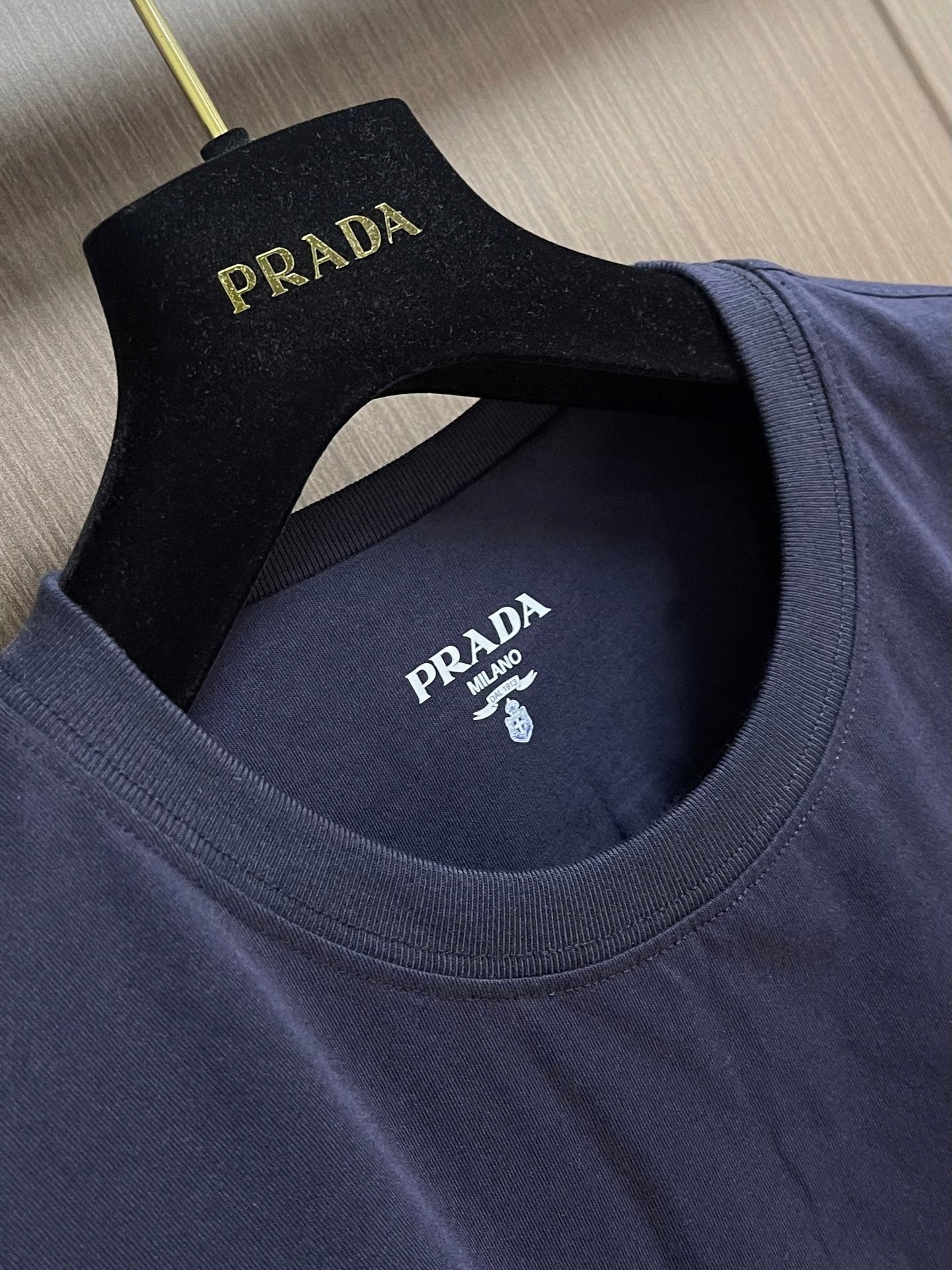 PRADA 26S SHORT-SLEEVE T-SHIRT STYLE 962