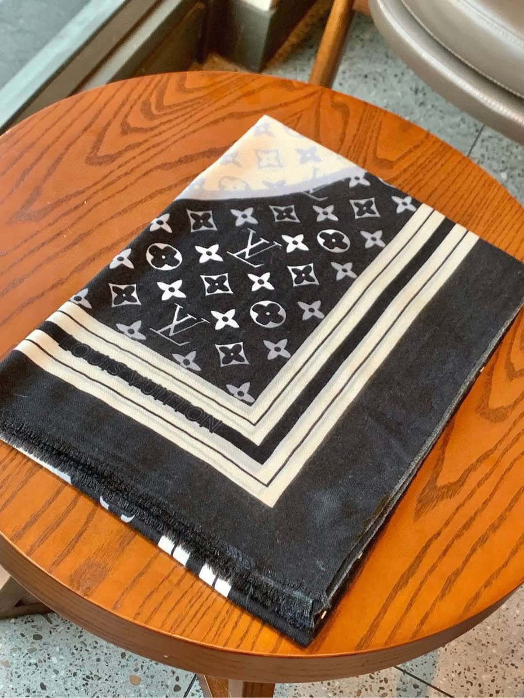 LV SCARF 200 CM IN CASHMERE 732078