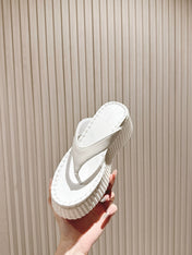 CHLOÉ 26S PLATFORM FLIP-FLOPS IN WHITE LAMBSKIN