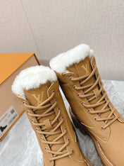 MARTIN ANKLE BOOTS IN PEANUT BROWN SUEDE AND WHITE SHEARLING LINING