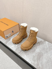 MARTIN ANKLE BOOTS IN PEANUT BROWN SUEDE AND WHITE SHEARLING LINING