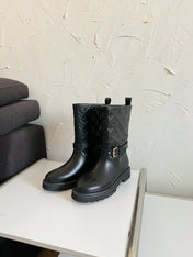 TERRITORY FLAT ANKLE BOOT IN BLACK EMBOSSED CALFSKIN