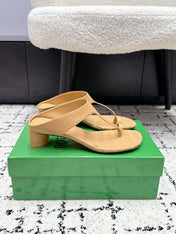 BOTTEGA VENETA 26S HIGH-HEEL THONG SANDALS 40 MM IN DARK BEIGE CALFSKIN