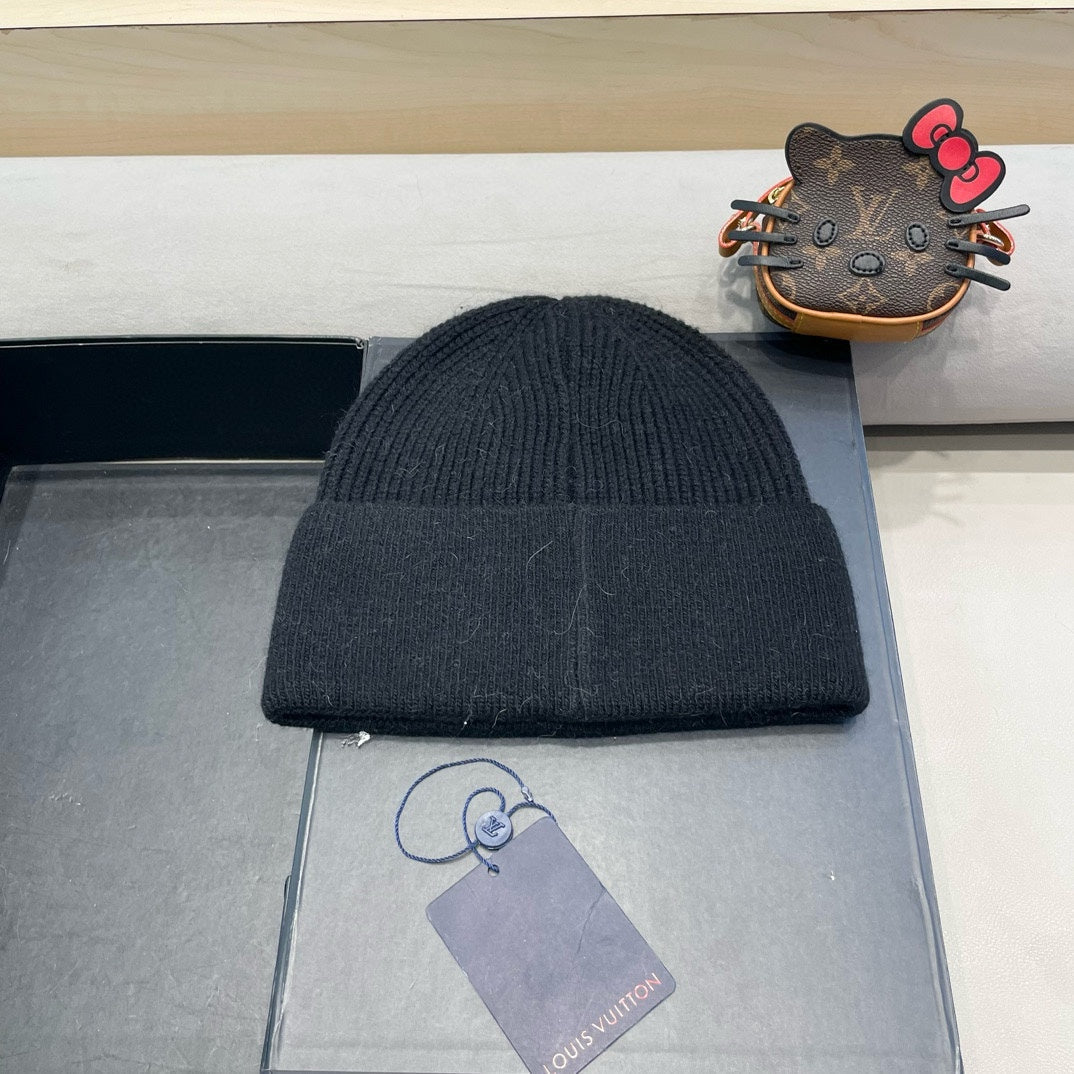 KNITTED BEANIE HAT IN BLACK FLEECE AND WOOL 426208