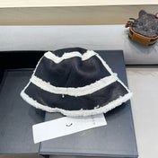 BUCKET HAT IN BLACK LAMBSKIN AND WHITE FLEECE 426223