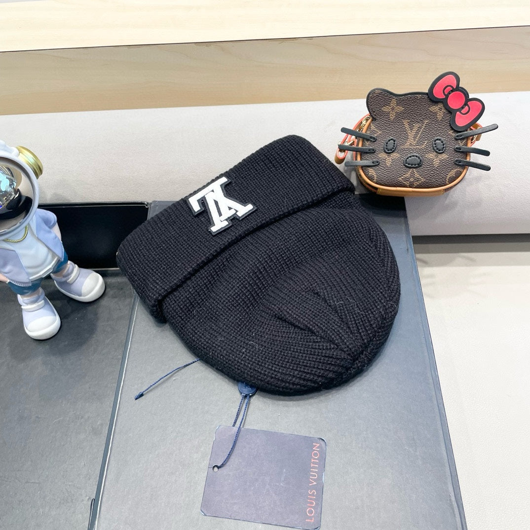 BEANIE HAT IN BLACK WOOL 435027