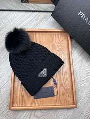BEANIE HAT IN BLACK WOOL 352375