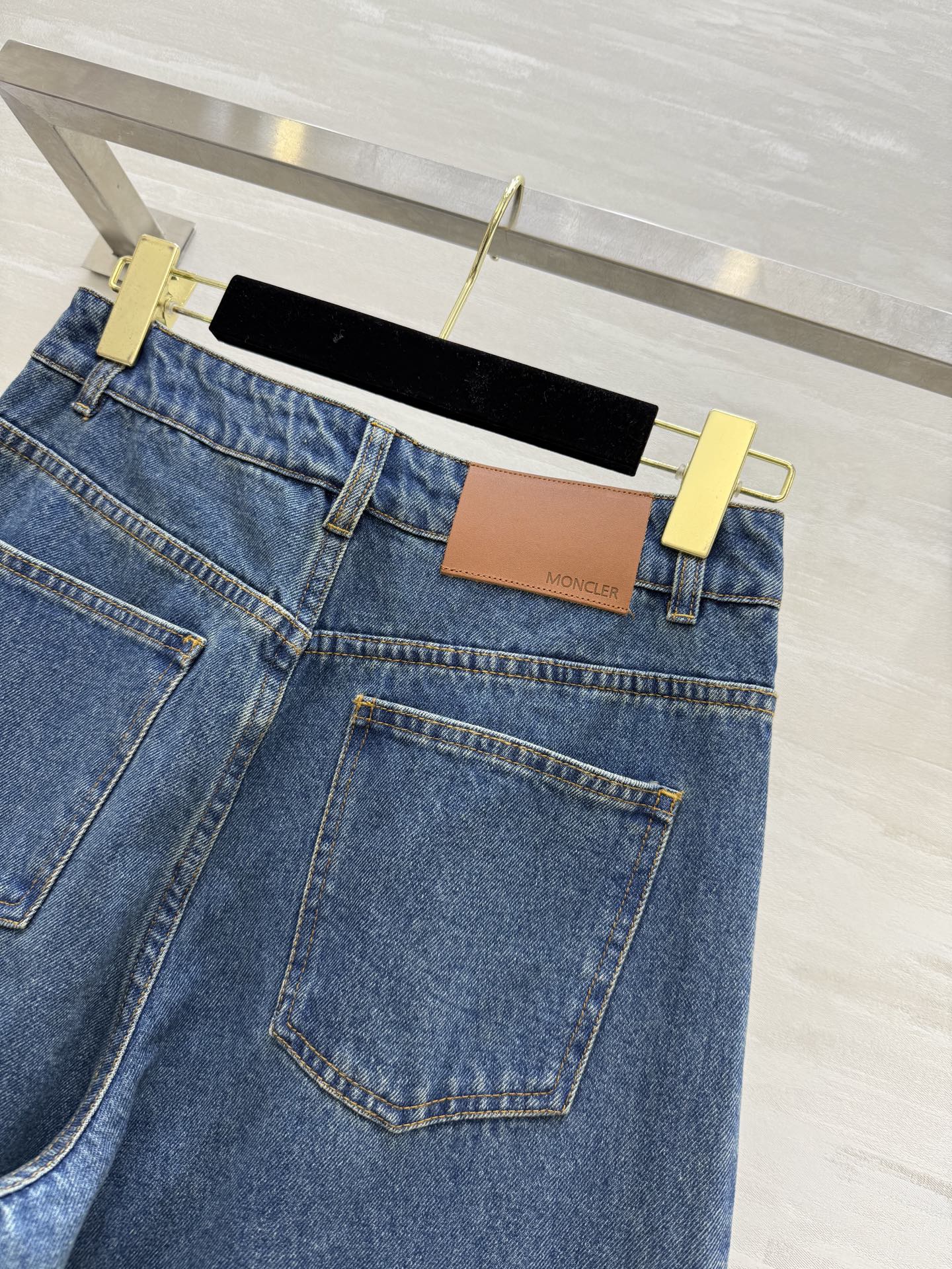 MONCLER 25S STRAIGHT-LEG JEANS 303379