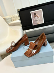 SQUARE TOE PUMPS IN CHOCOLATE GLOSSY CALFSKIN ATTACHED BOW