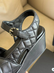 CC CLASSIC WEDGE SANDALS IN BLACK LAMBSKIN