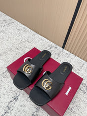 GUCCI 26S SLIDE SANDAL IN BLACK CALFSKIN WITH GOLD HARDWARE