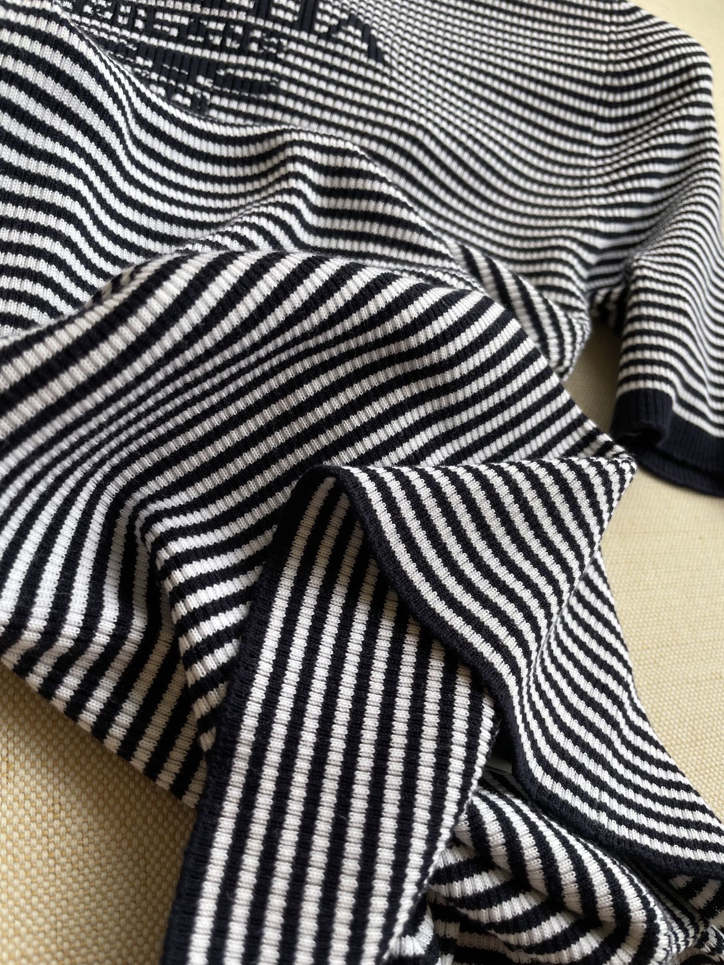PRADA 26S SHORT-SLEEVE KNIT TOP 1003