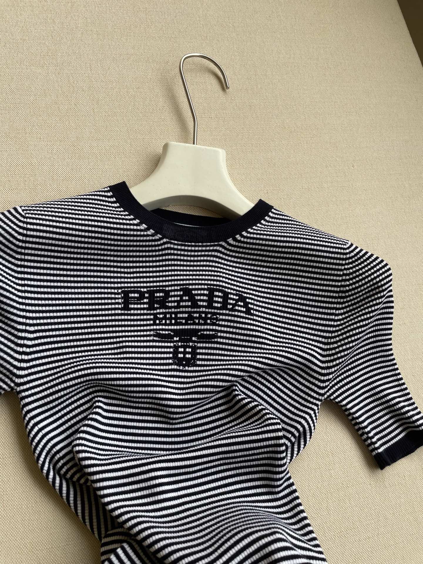 PRADA 26S SHORT-SLEEVE KNIT TOP 1003