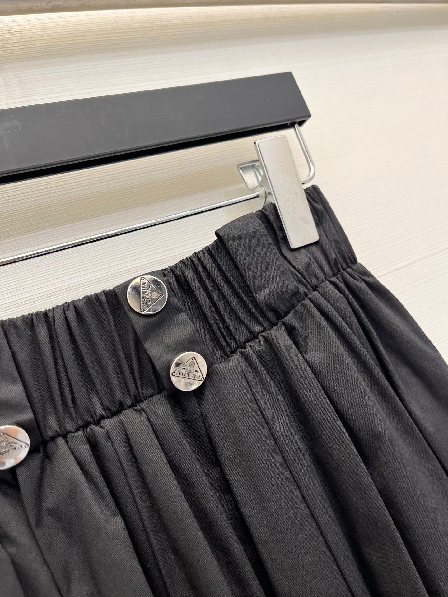PRADA 26S PLEATED MIDI SKIRT 1032