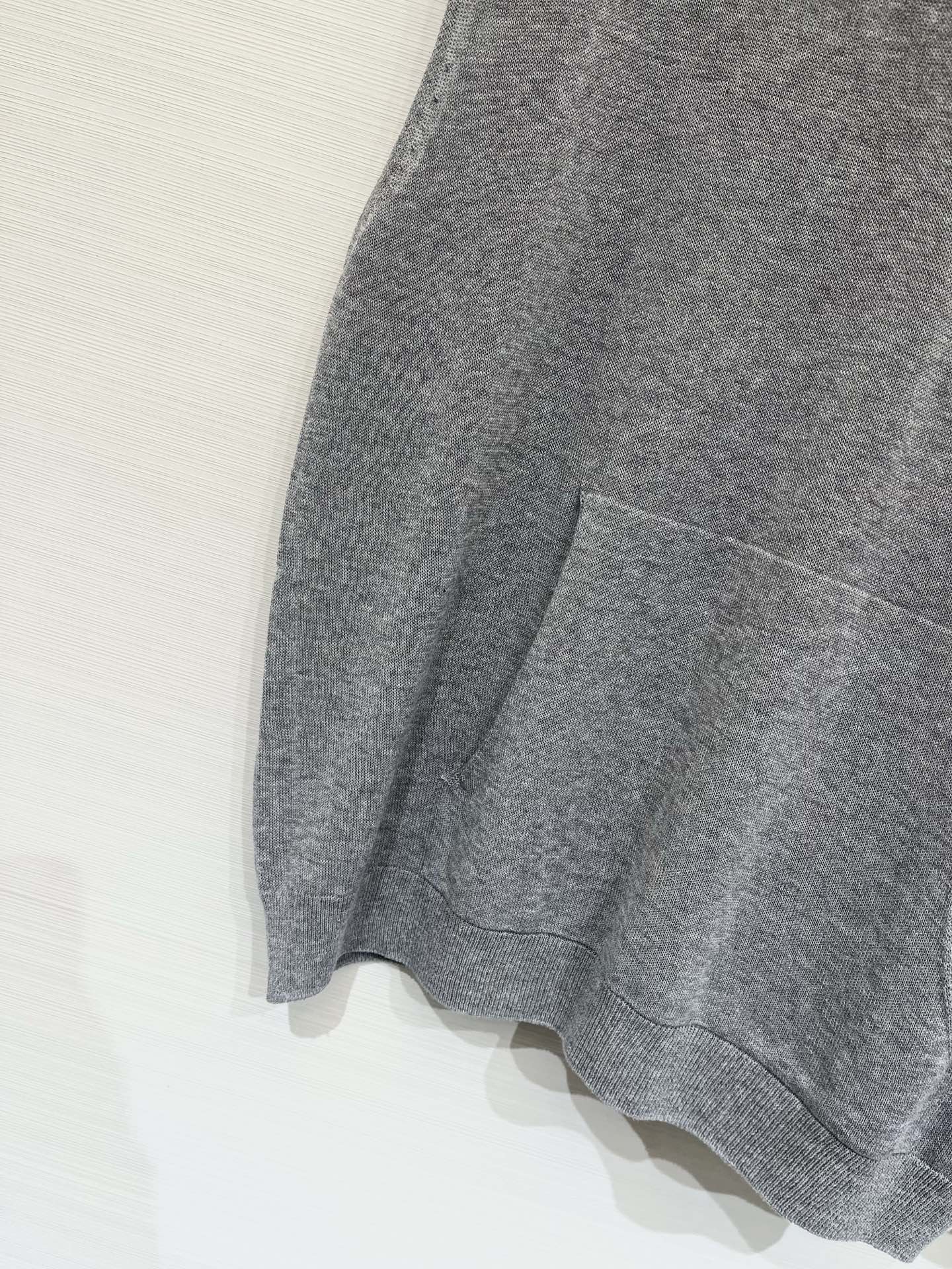 PRADA 26S HOODED SLEEVELESS KNIT TOP 1021
