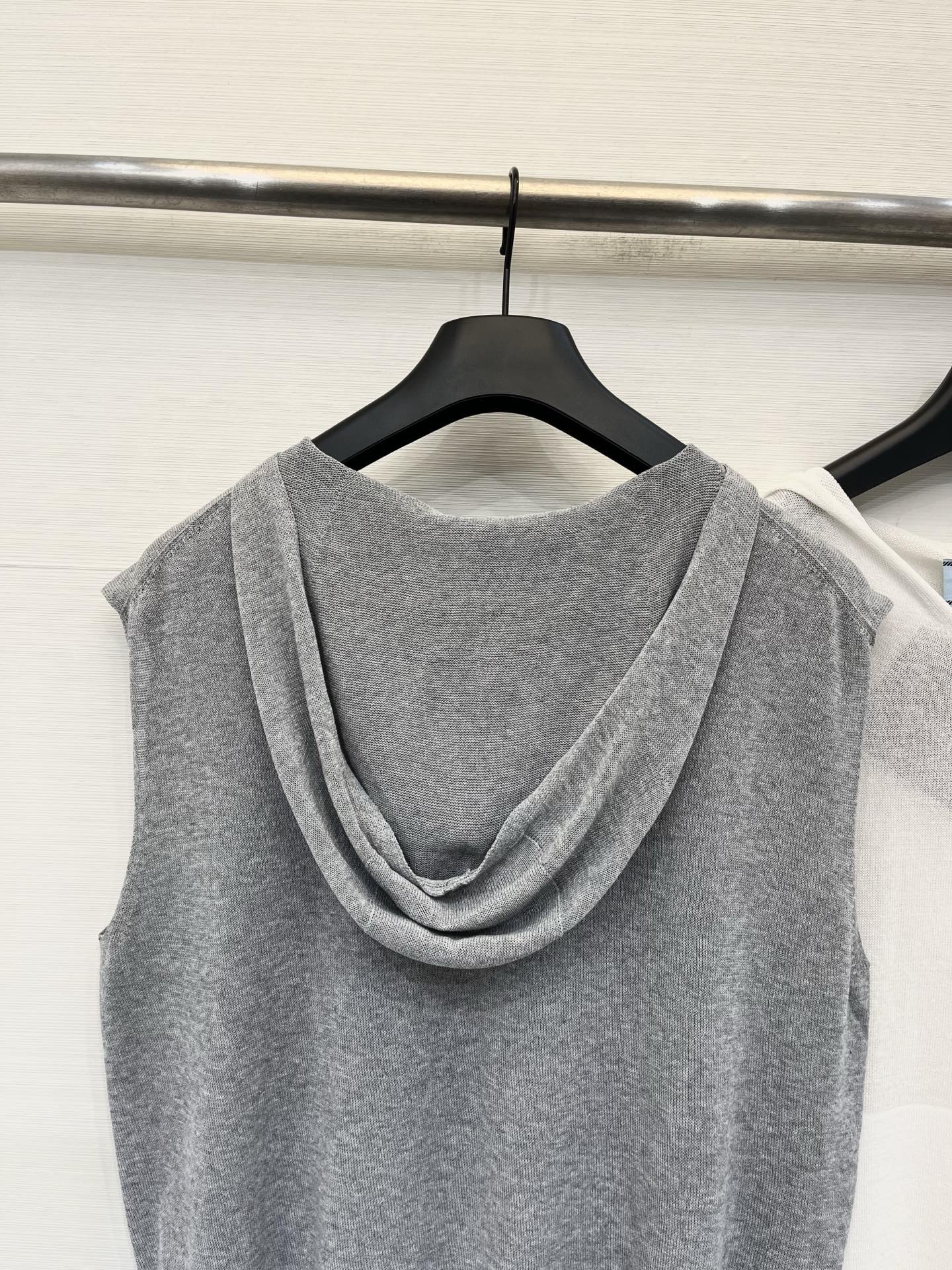 PRADA 26S HOODED SLEEVELESS KNIT TOP 1021