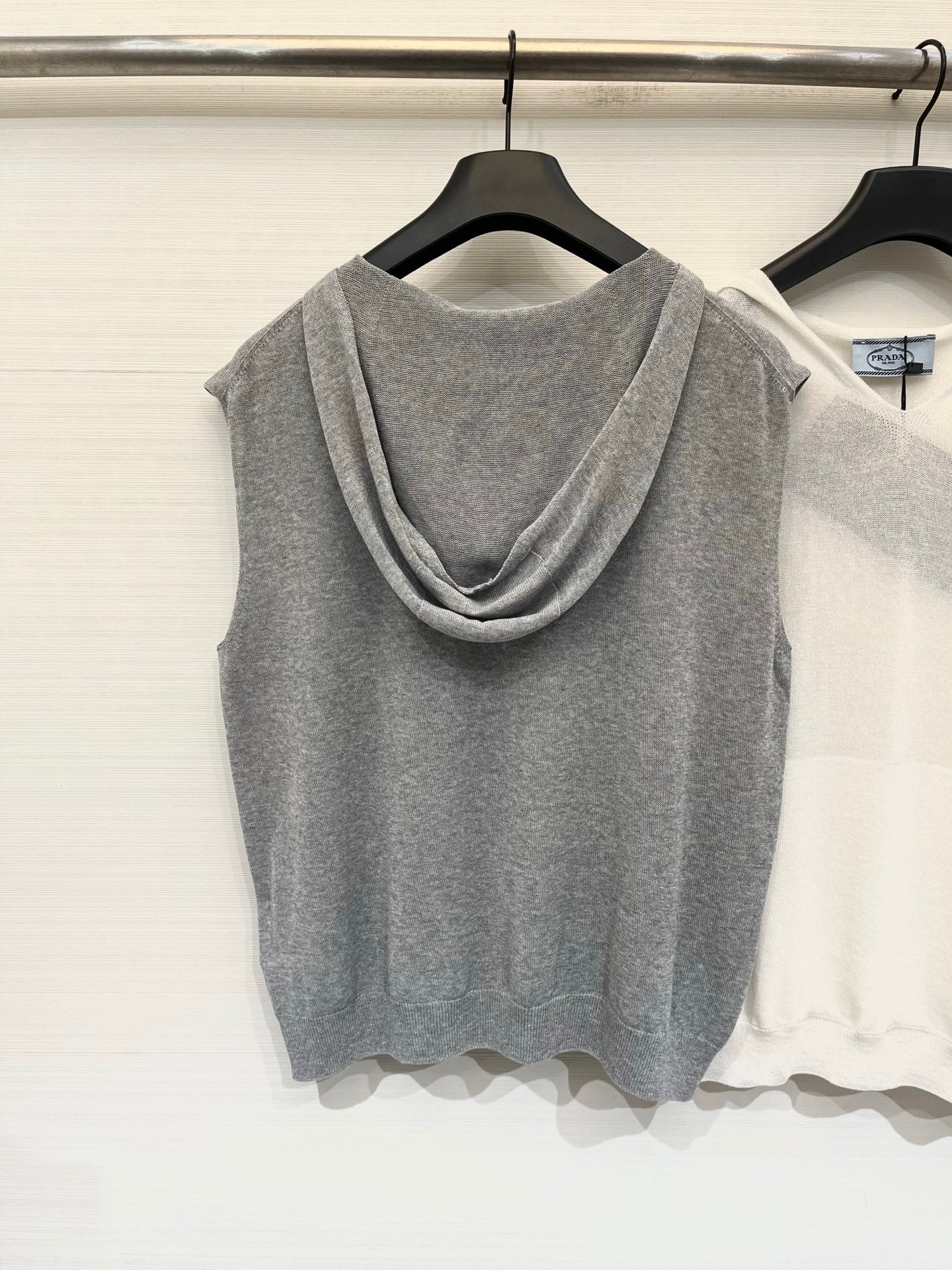 PRADA 26S HOODED SLEEVELESS KNIT TOP 1021