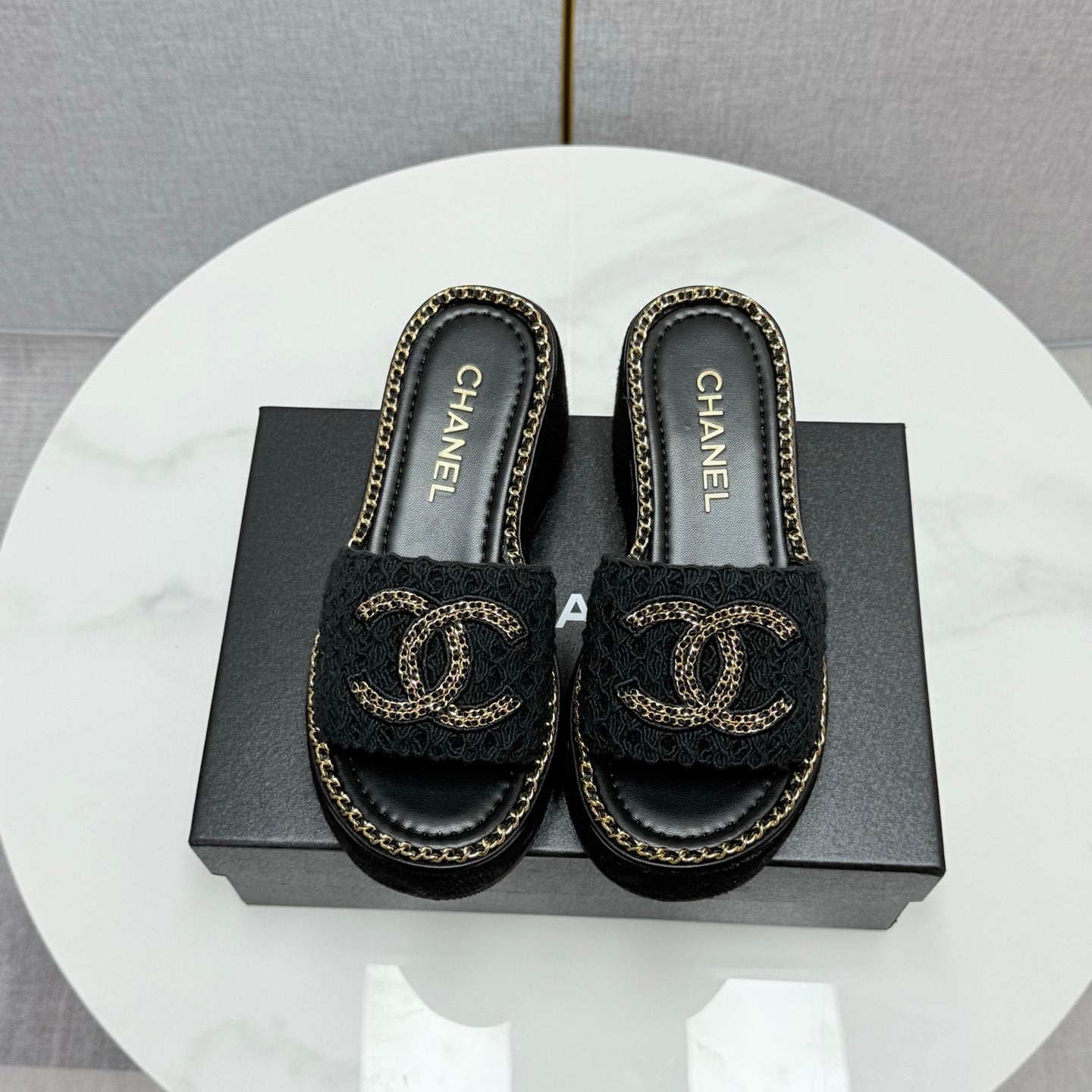 CC WEDGE SOLE SANDALS 25S IN BLACK FABRIC WITH LOGO