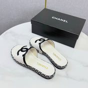 CHANEL 26S PLATFORM SLIDES IN WHITE LAMBSKIN WITH CC LOGO