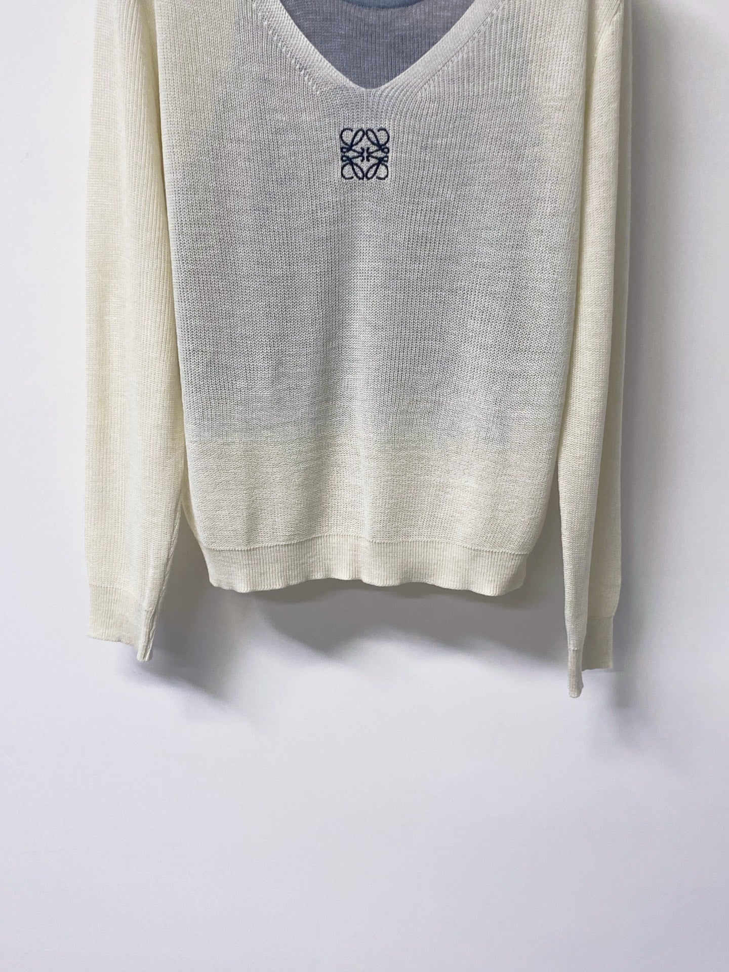 LOEWE 26S LAYERED V-NECK KNITTED SWEATER 566