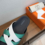 HM 26S KAZIMIR SANDAL IN WHITE CALFSKIN AND EMERALD GREEN FABRIC