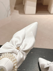 SHORT BOOTS IN WHITE SHEEPSKIN WITH BOW