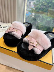 THICK-SOLDED SLIPPER IN BABY PINK MIX BLACK LAMB FUR